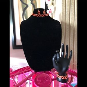 LOOP BEADED NECKLACE.